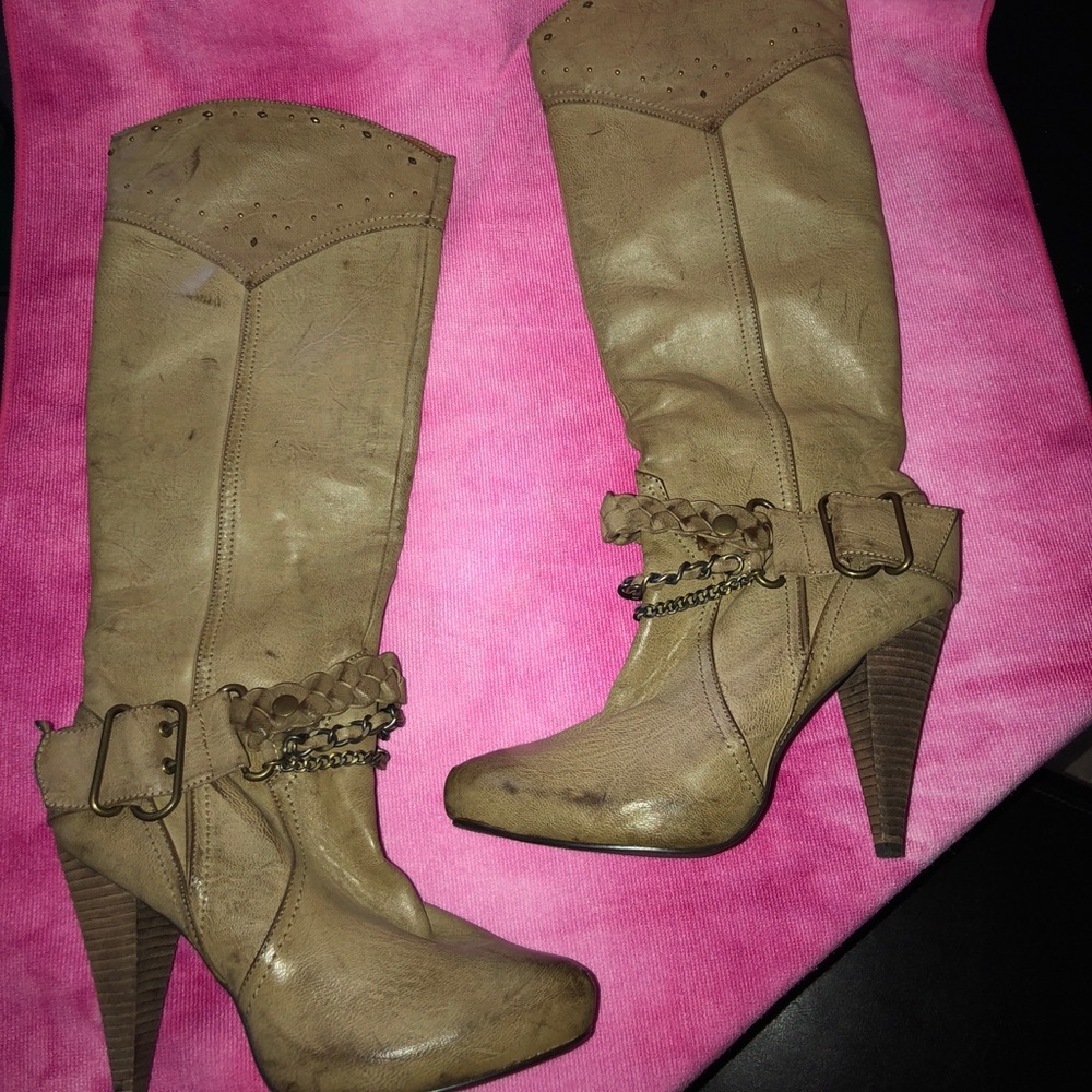 Distraught Taupe Buckled Boots!